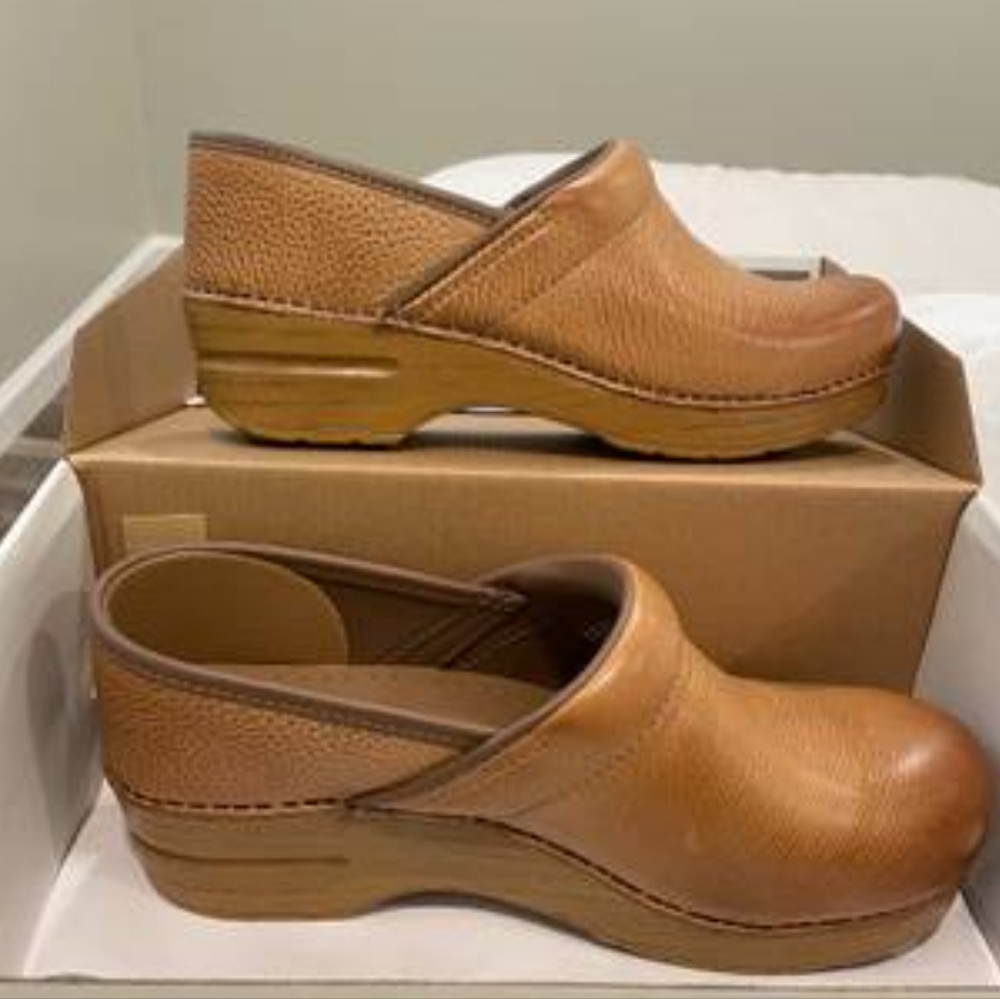 Dansko clogs NWT